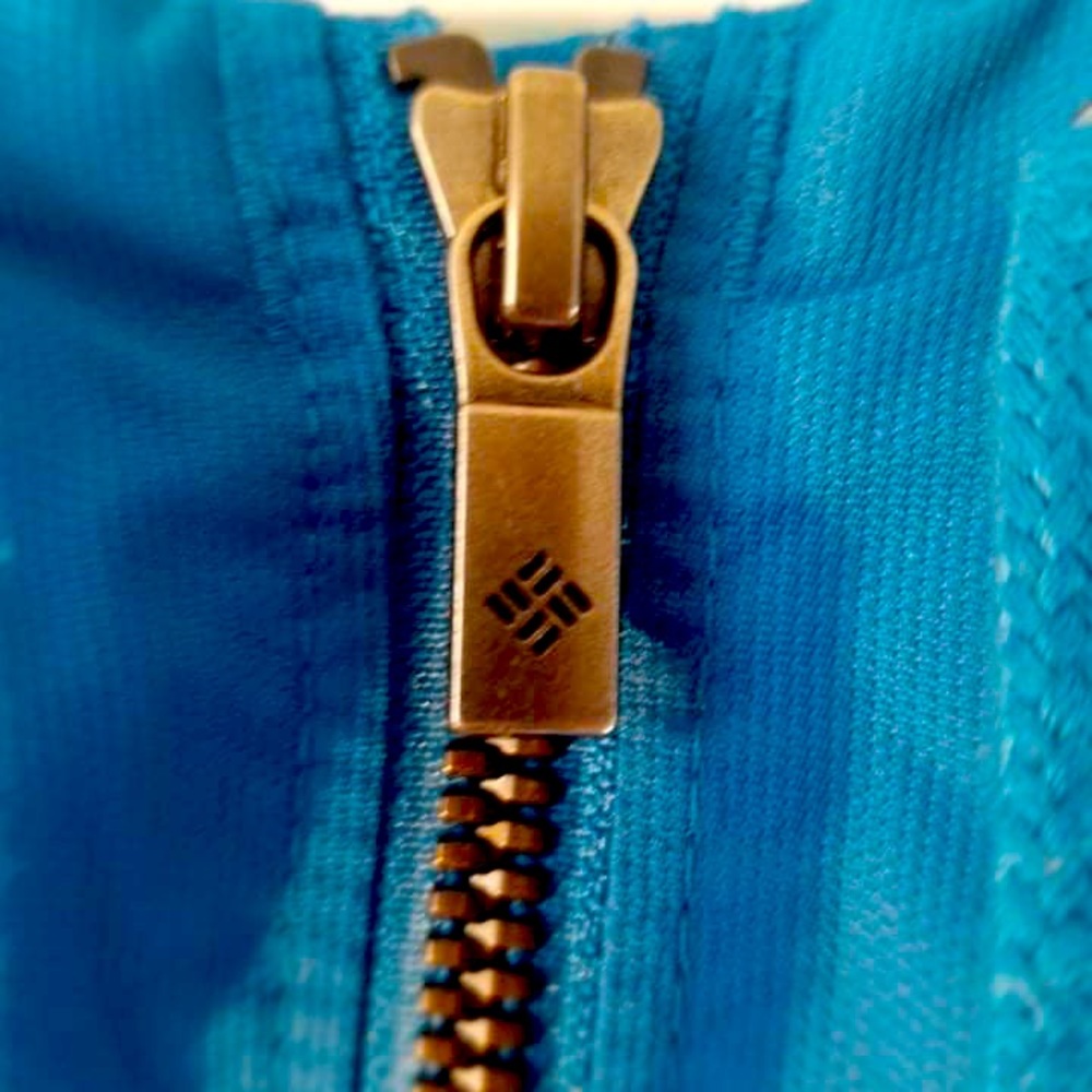 COLUMBIA blue and teal rain jacket with pockets